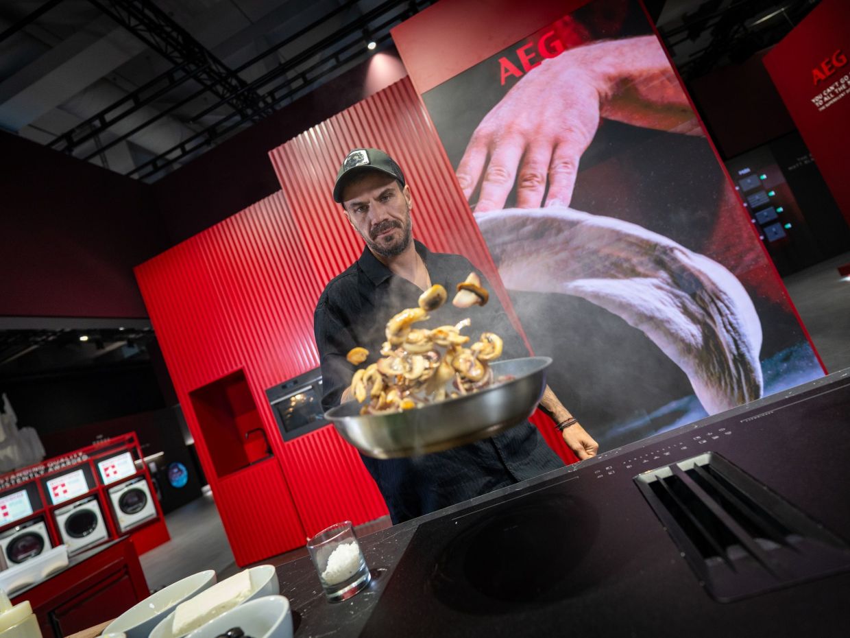 To «The Art of Hosting» ξεκινά από το σπίτι:  Η νέα έρευνα της AEG για τις συνήθειες  φιλοξενίας