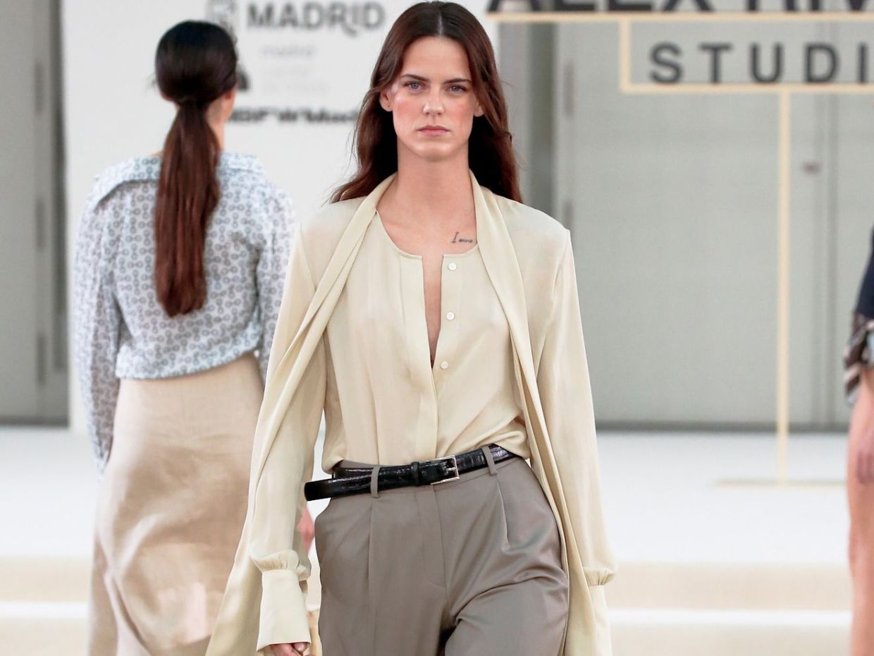 6 looks από τις πασαρέλες της σεζόν SS27, που μπορείς εύκολα να αντιγράψεις για fall office looks