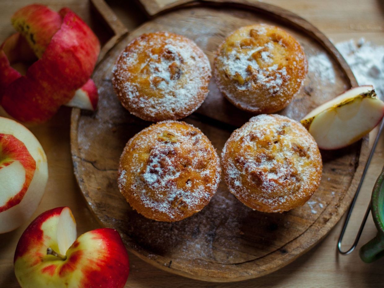 Νόστιμα  και αφράτα muffins μήλου χωρίς αυγά - Το απόλυτο υγιεινό κολατσιό για το σχολείο