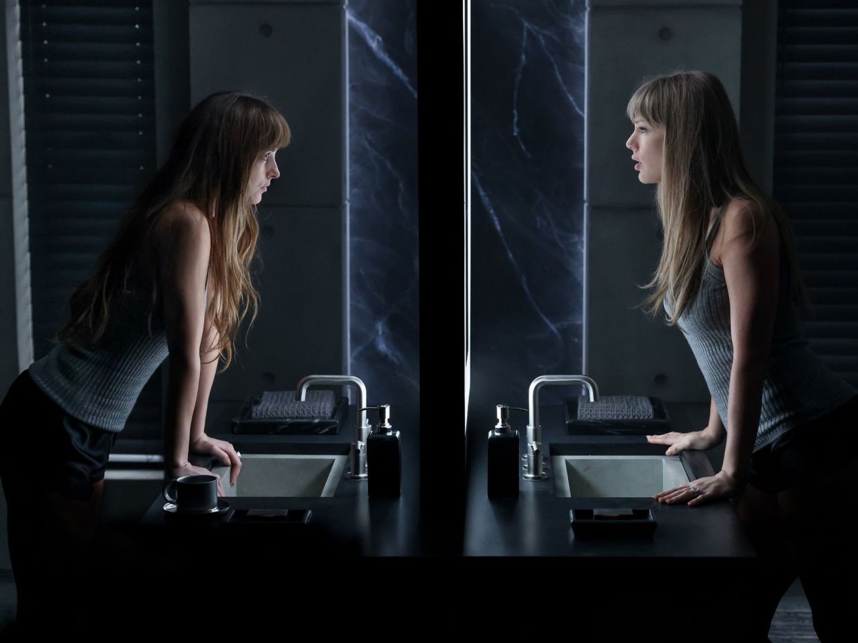 Το κλιπ του «Patient Zero» της Taylor Swift αποθεώθηκε για το μήνυμά του, αλλά δίχασε για την εικόνα