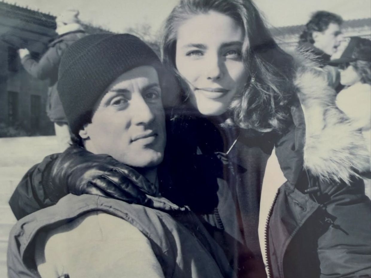 O Sylvester Stallone αποκαλύπτει μία από τις «μεγαλύτερες τύψεις» του για τη σύζυγό του Flavin