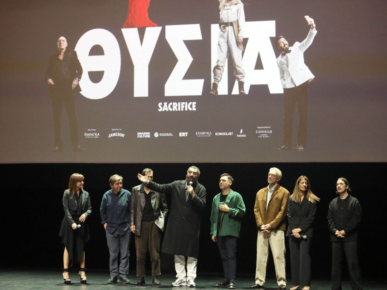 «Sacrifice»: Ο Romain Gavras με τη νέα του ταινία στην Αθήνα -Η ανατρεπτική πλοκή με τον Chris Evans