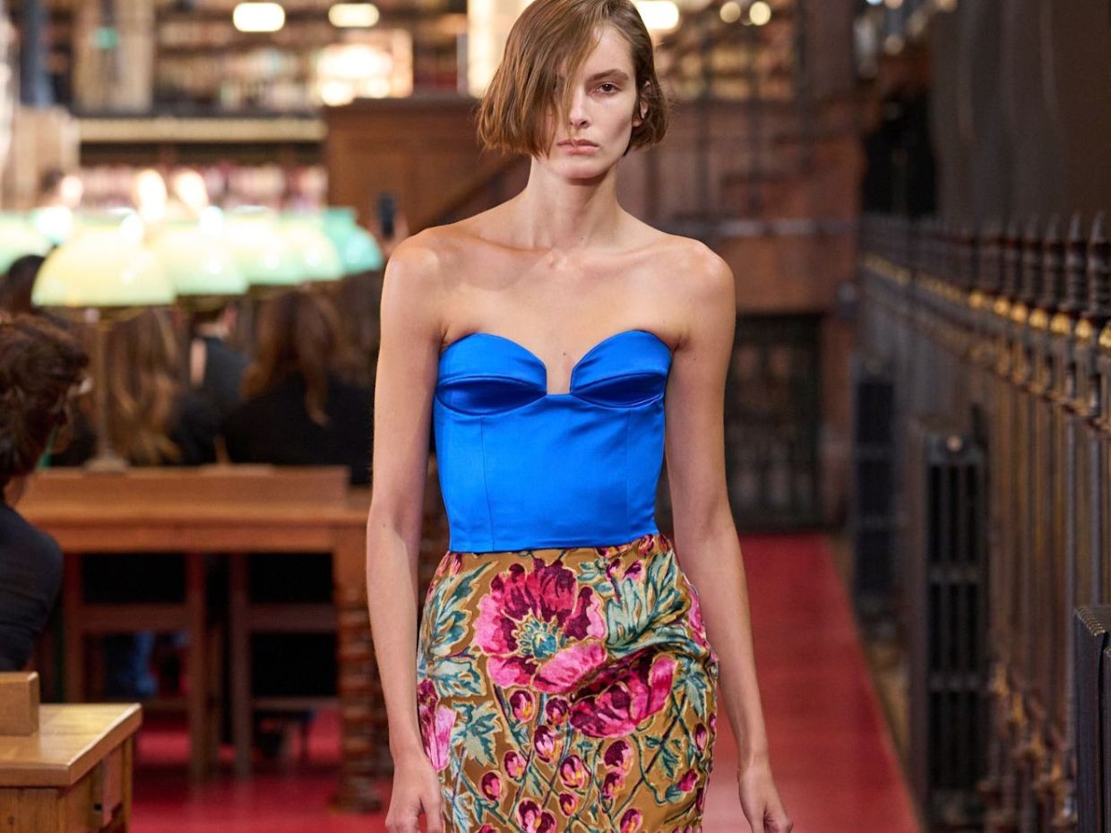 Valentino SS27: Η «Antibiblioteca» του Alessandro Michele έφερε το fun στοιχείο στον οίκο