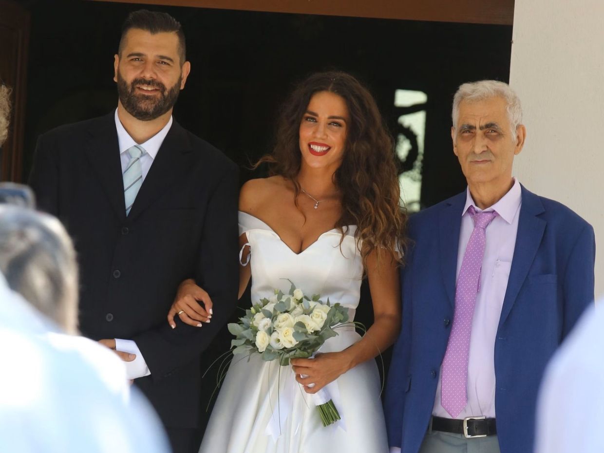 Oικογενειακό πένθος για την Κατερίνα Στικούδη: Έφυγε από τη ζωή ο πατέρας της, ο ήρωάς της