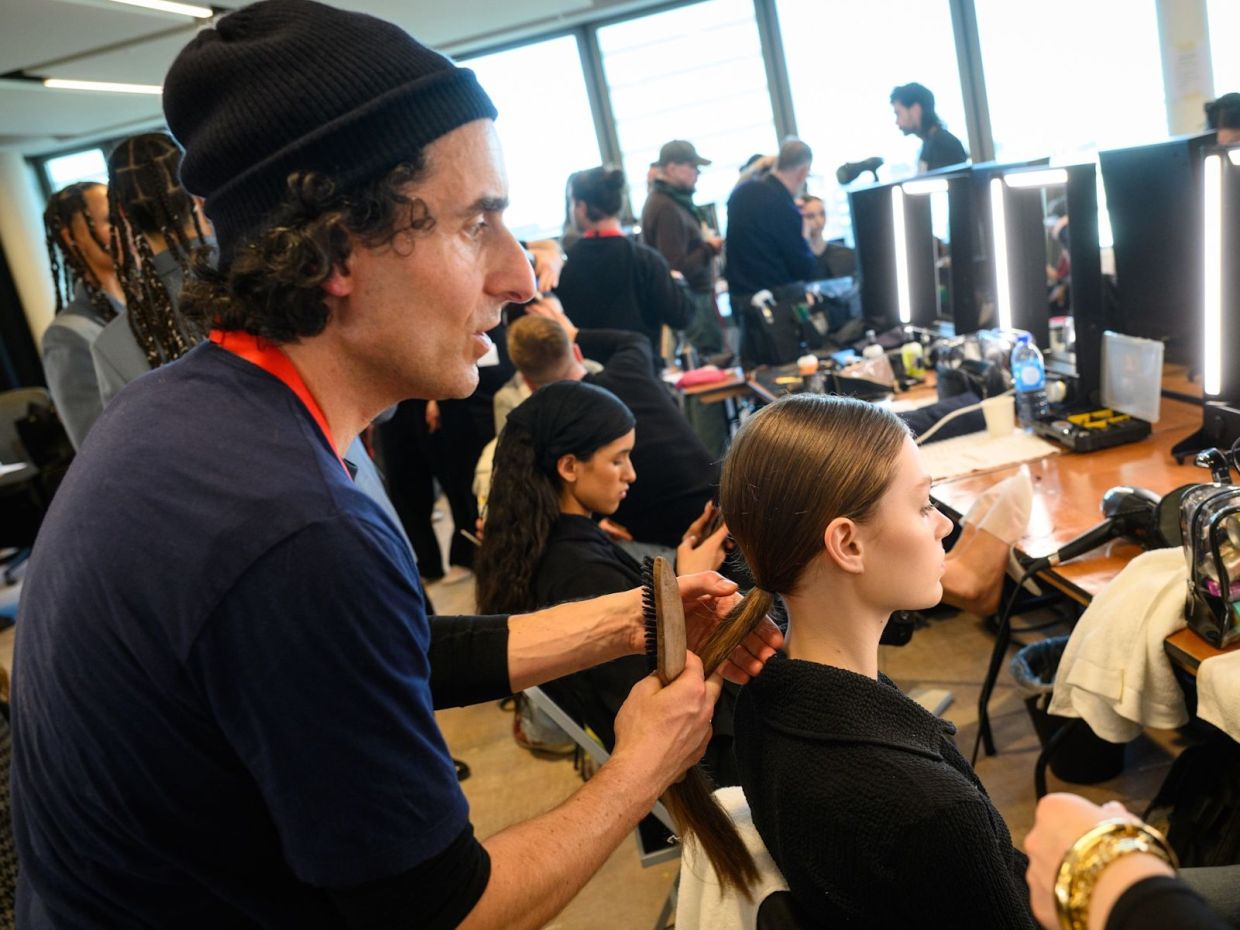 5 πράγματα που οι hairstylists θέλουν να σταματήσεις να κάνεις πριν από το ραντεβού στο κομμωτήριο