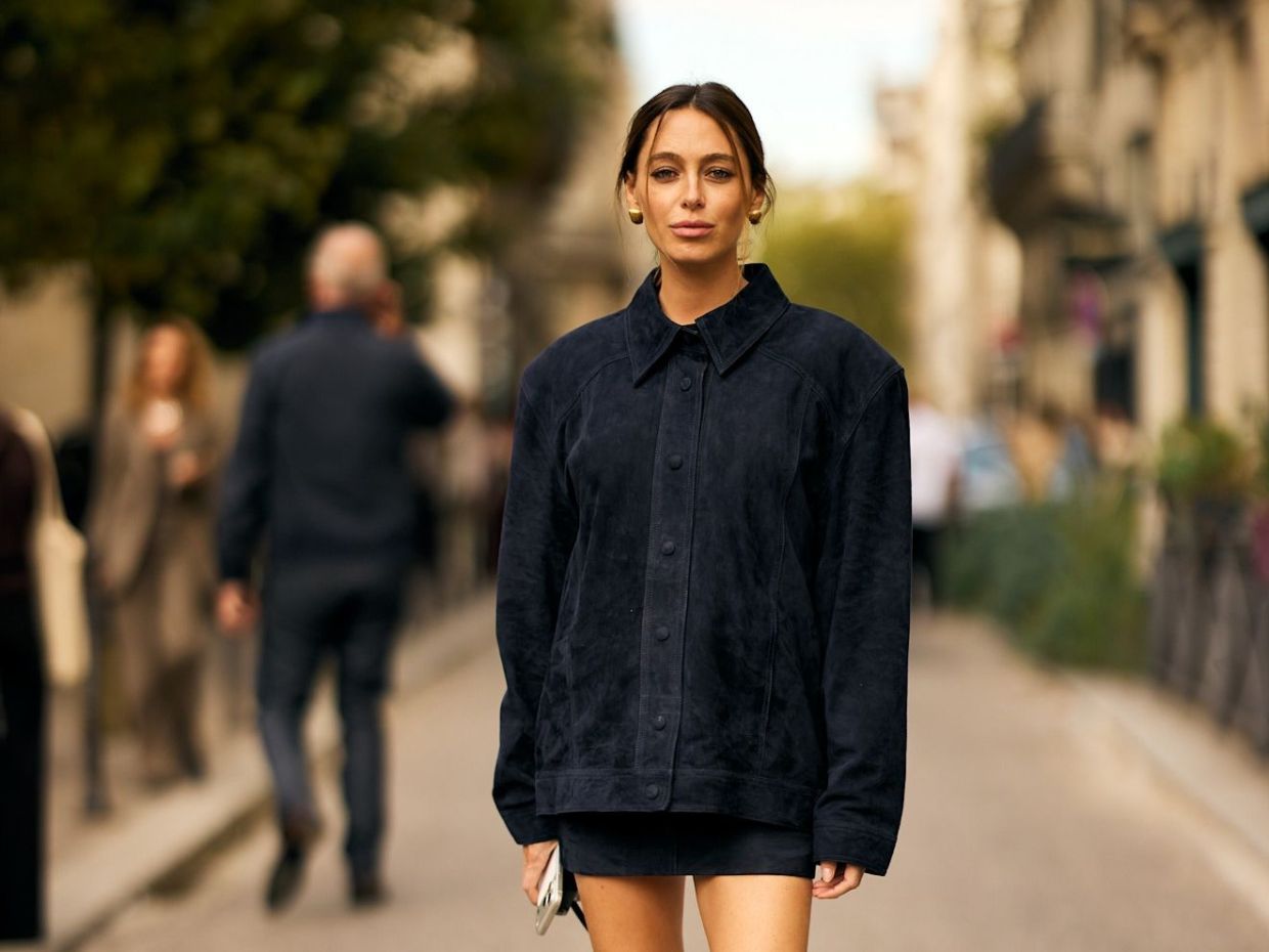 Suede jackets: Το διαχρονικό κομμάτι του φθινοπώρου που αναβαθμίζει κάθε εμφάνιση
