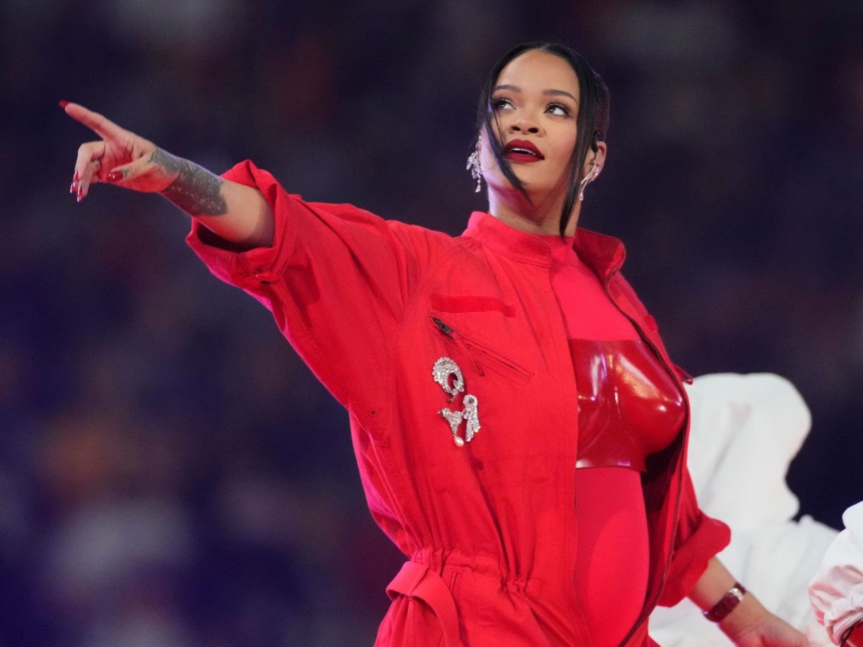 H Rihanna αποκάλυψε πως έχει 170 ακυκλοφόρητα τραγούδια και μία απορία έχουμε
