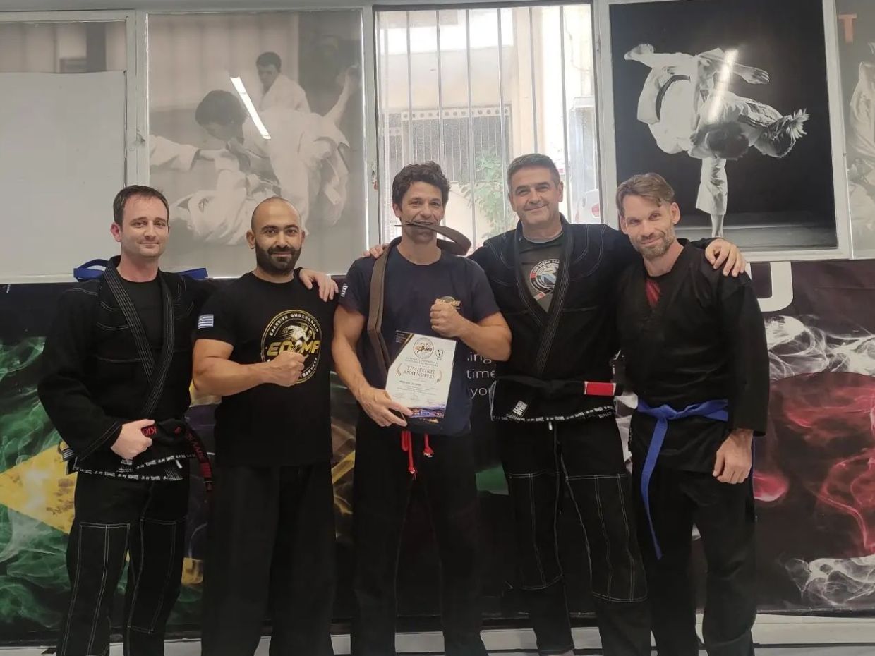 Ο Αποστόλης Τότσικας πήρε την καφέ ζώνη στο Brazilian Jiu-Jitsu κι ας μην τον πιστεύει ο Πανταζάρας