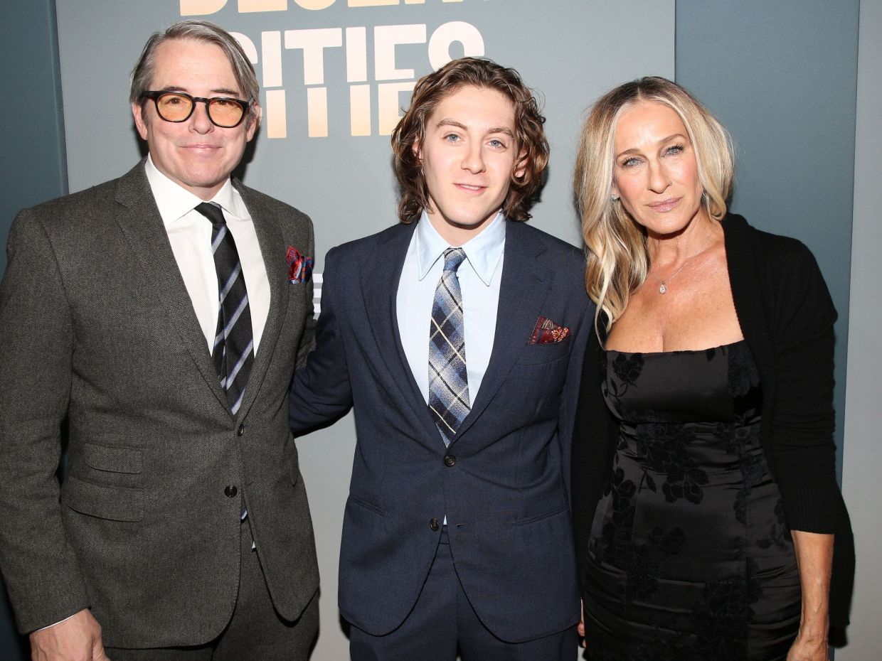 Sarah Jessica Parker: H σπάνια εμφάνιση στο κόκκινο χαλί με τον Matthew Broderick και τον γιο τους