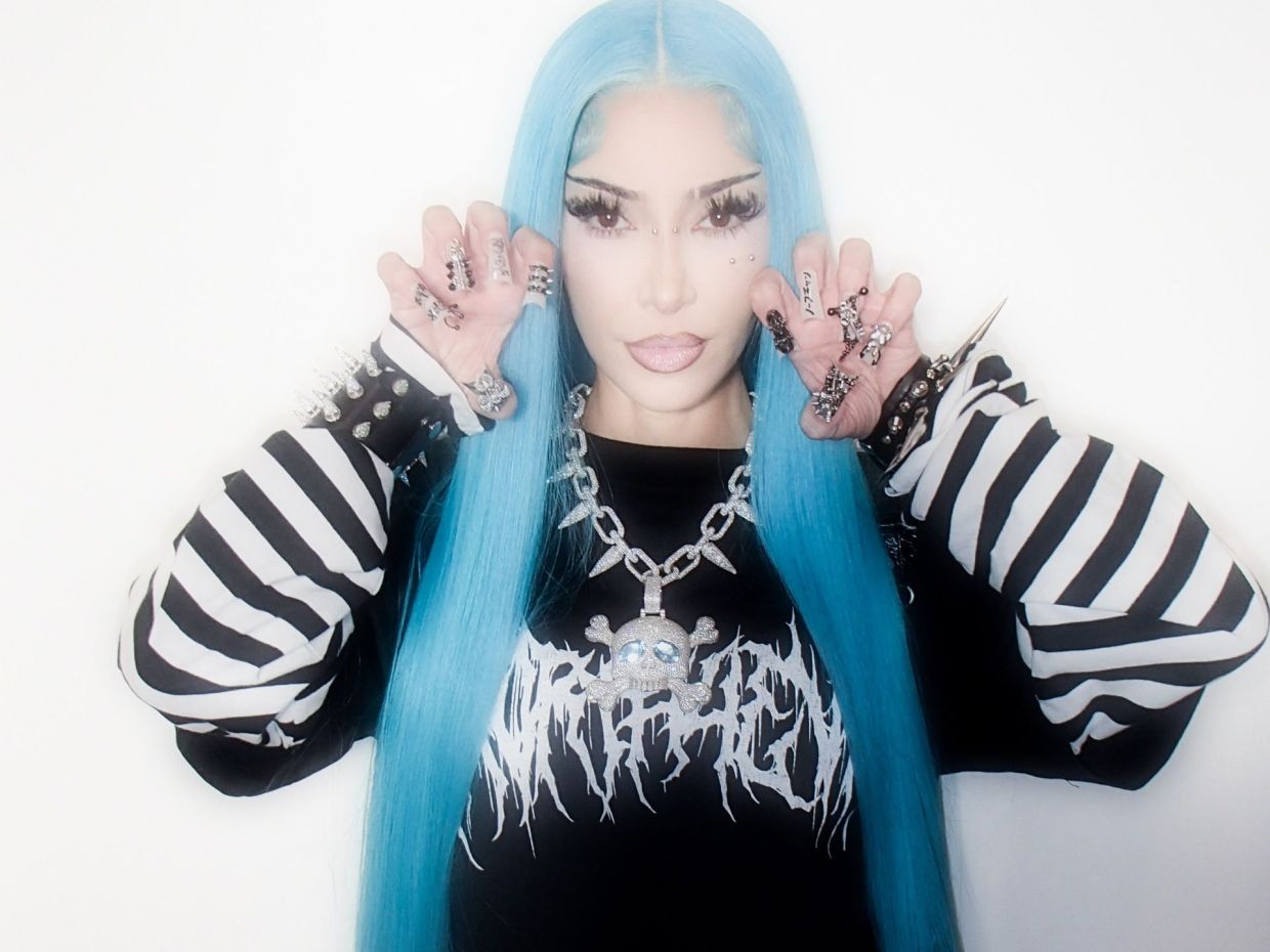 Η Kim Kardashian έγινε North West για το Halloween, αποστομώνοντας τους «cyberbullies» της κόρης της