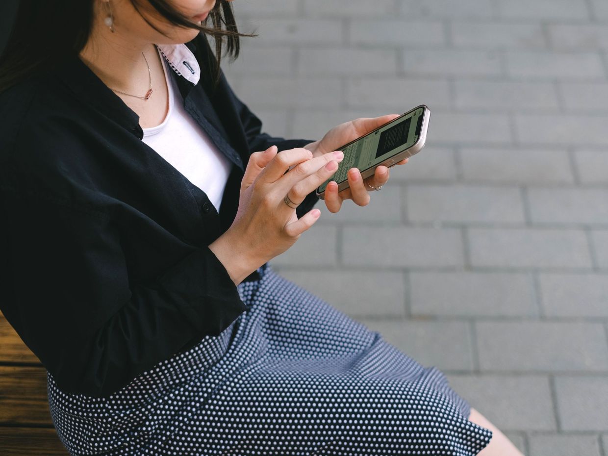 Dry Texting: «Απλώς δεν σε γουστάρει» και άλλοι 4 λόγοι που κάποιος στέλνει μονολεκτικά μηνύματα