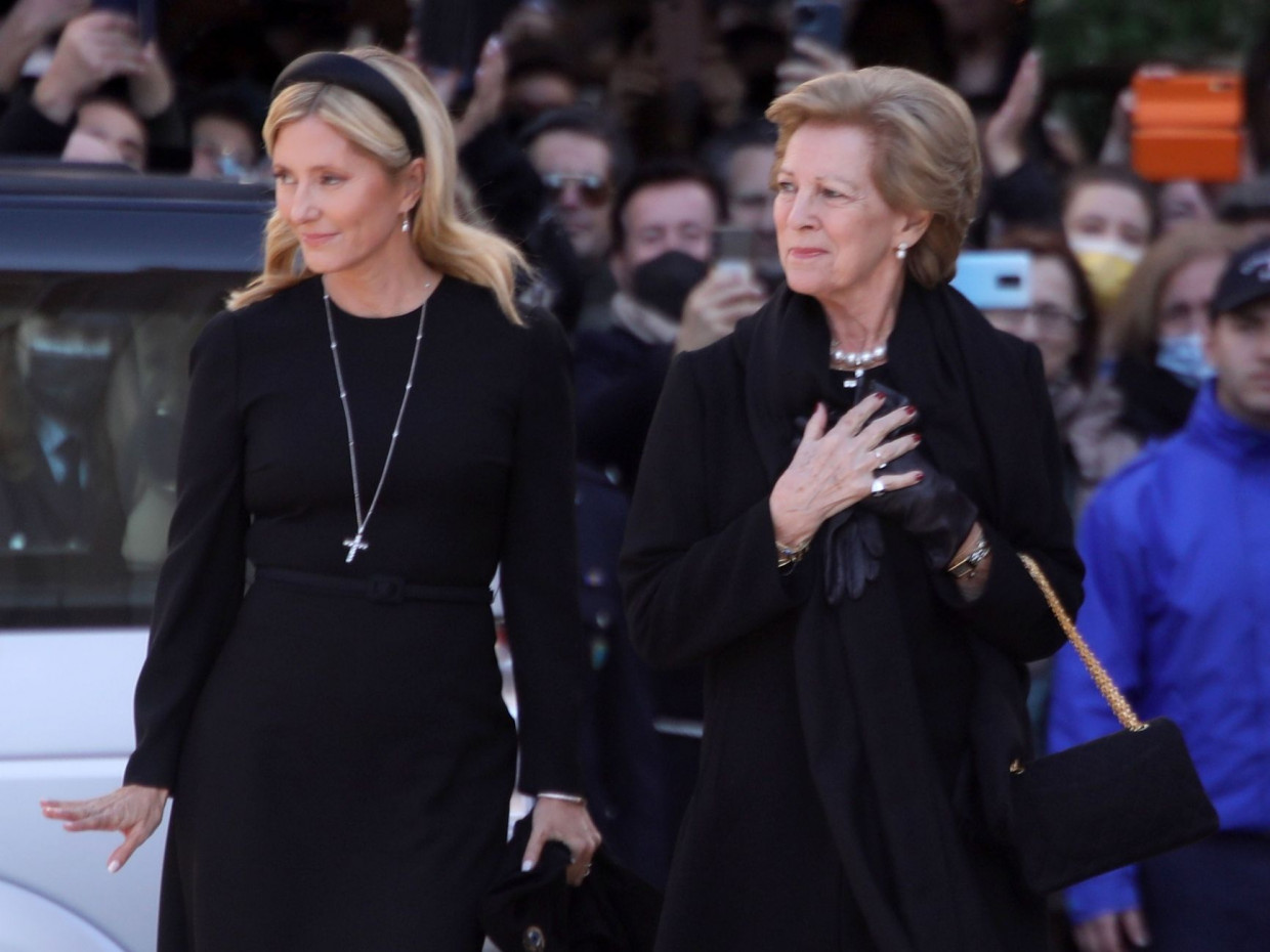 Τελικά οι royal κυρίες πρέπει να φορούν πέπλο, στέκα η καπέλο; Τι λέει το Πρωτόκολλο για τις κηδείες