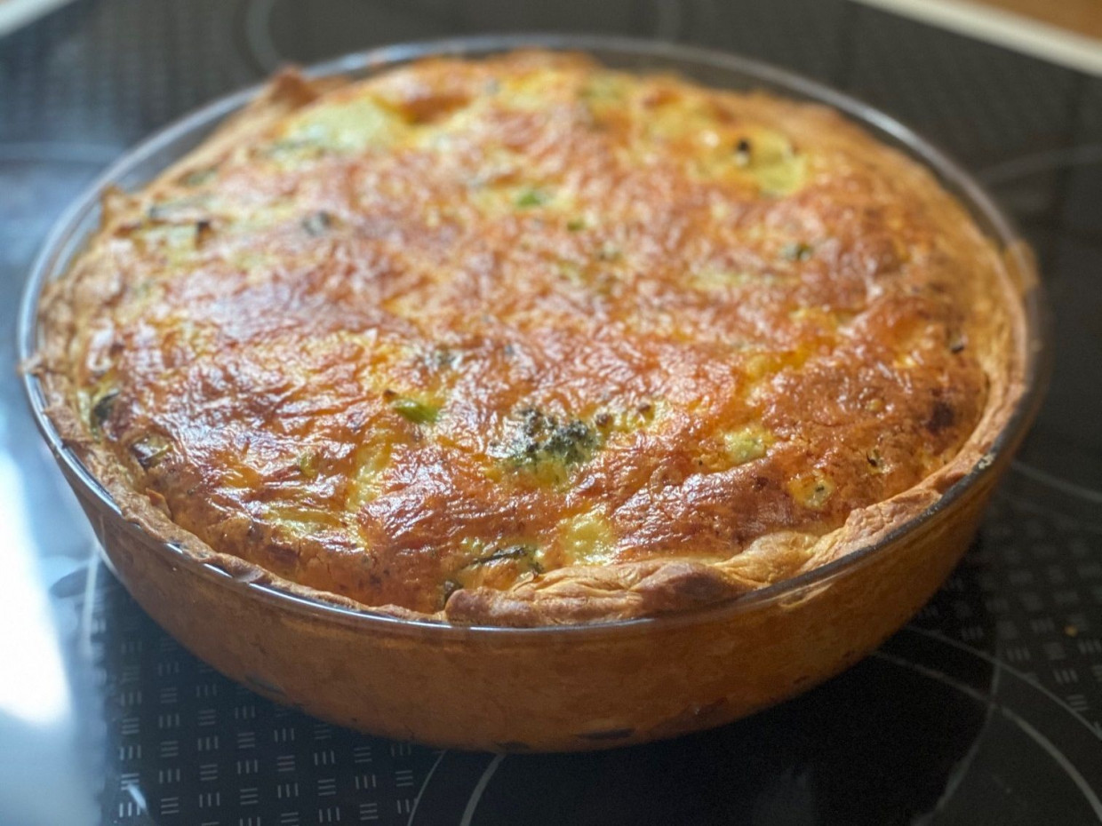Συνταγή για Quiche Lorraine με μπρόκολο, πράσο & σπαράγγια