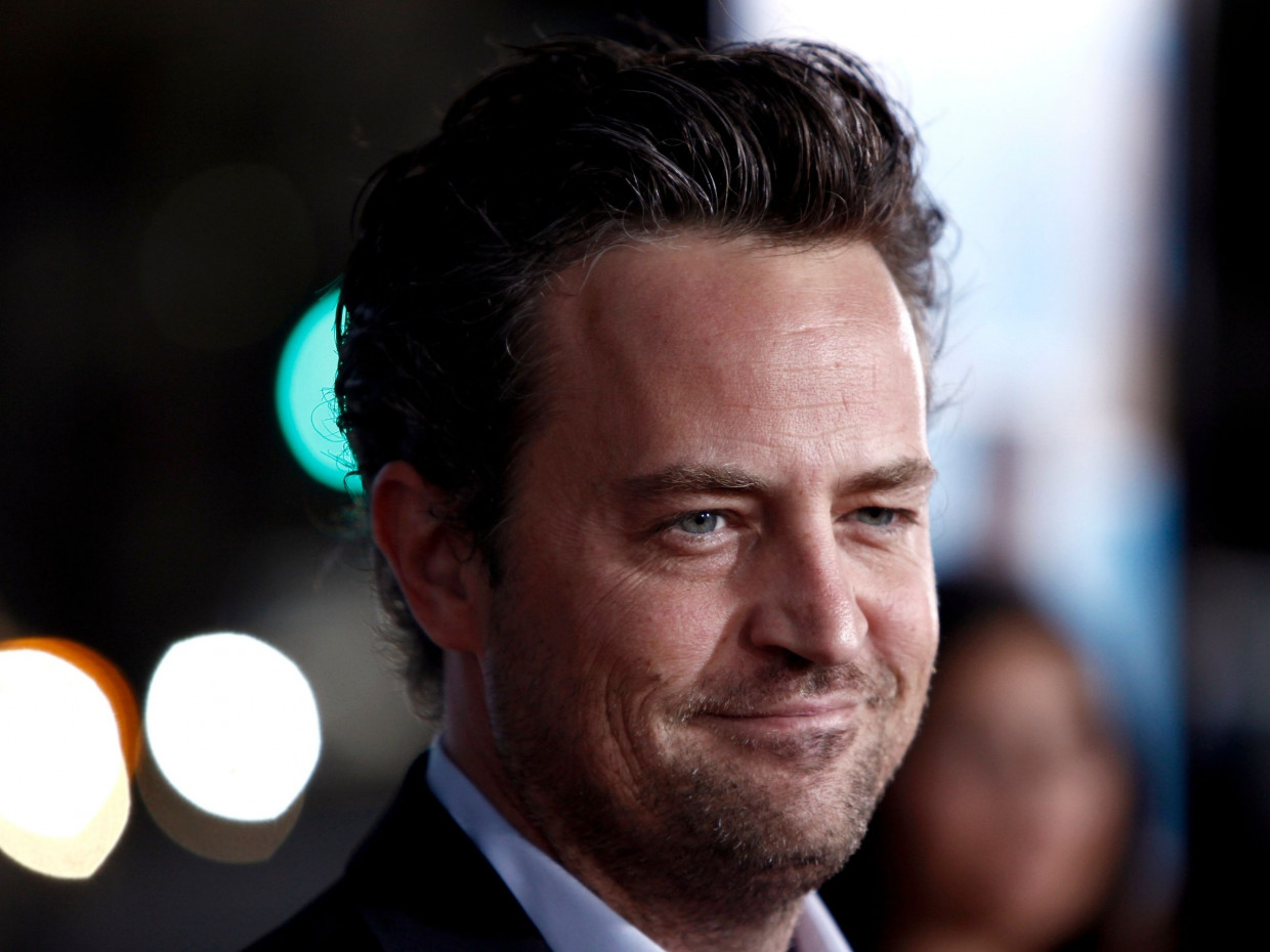 The One Where Matthew Perry διαγράφει τον Keanu Reeves και ζητάει συγγνώμη