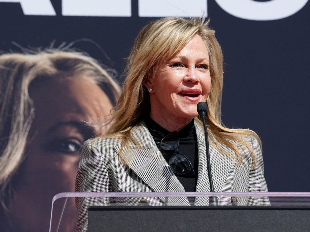 Η Melanie Griffith καλύπτει το τατουάζ του Antonio Banderas με μια πιο μεγάλη αγάπη