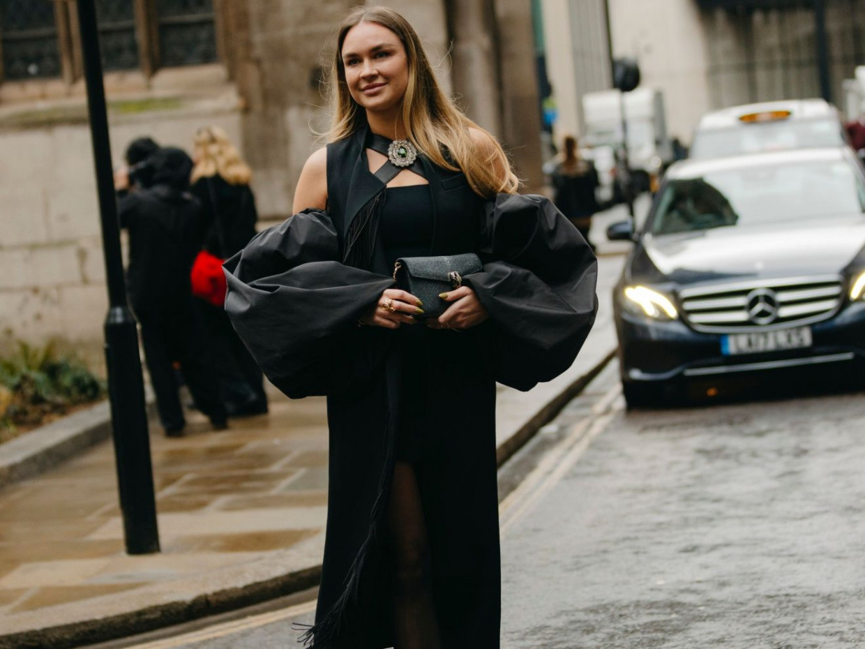 Τα 5 items που θα βάλουν διακριτική λάμψη στα looks μας πριν τις γιορτές