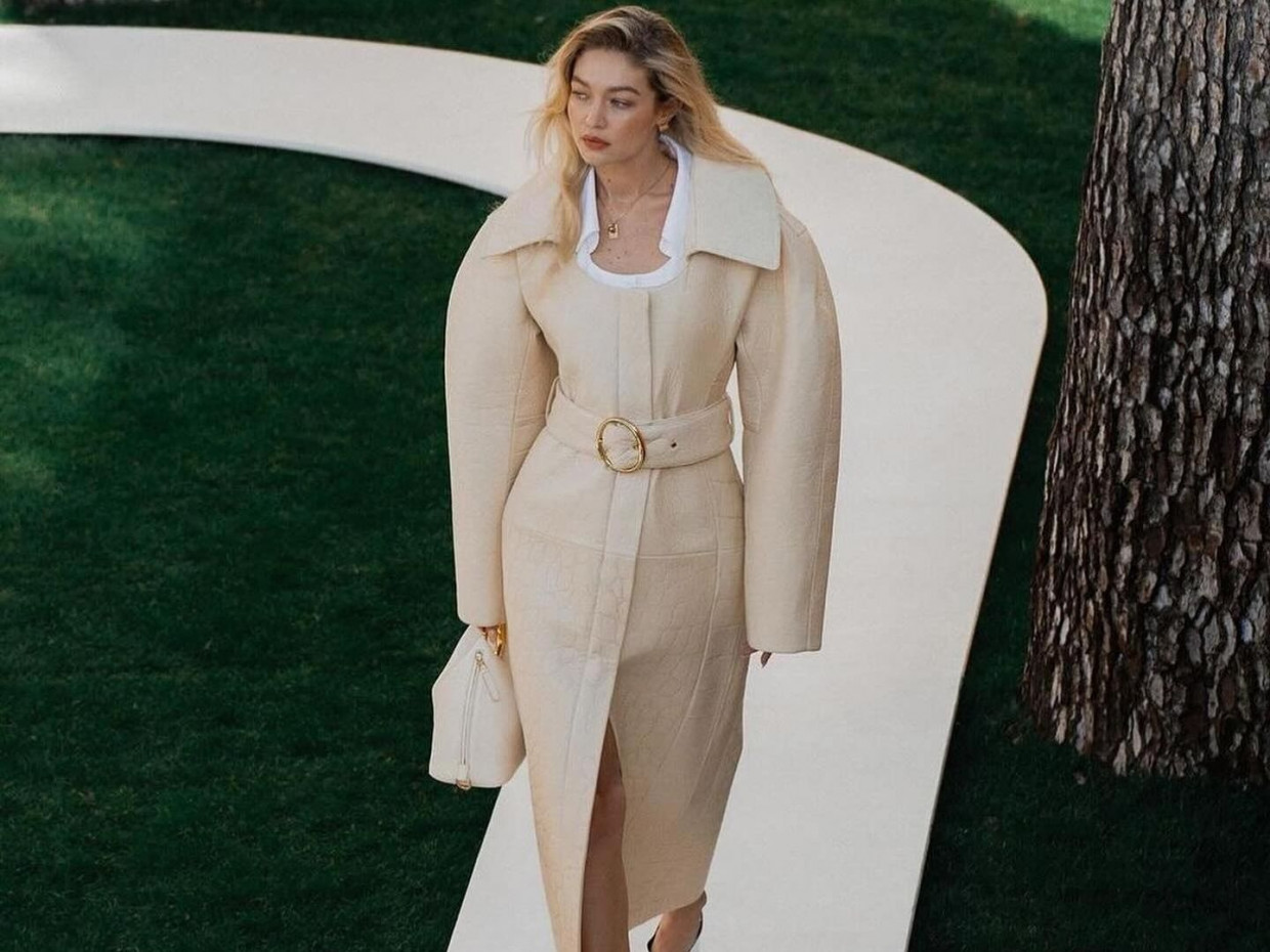 H Gigi Hadid και ο Jacquemus παίζουν μπάλα για τη Vogue και ο αθλητισμός γίνεται ξανά «τάση»