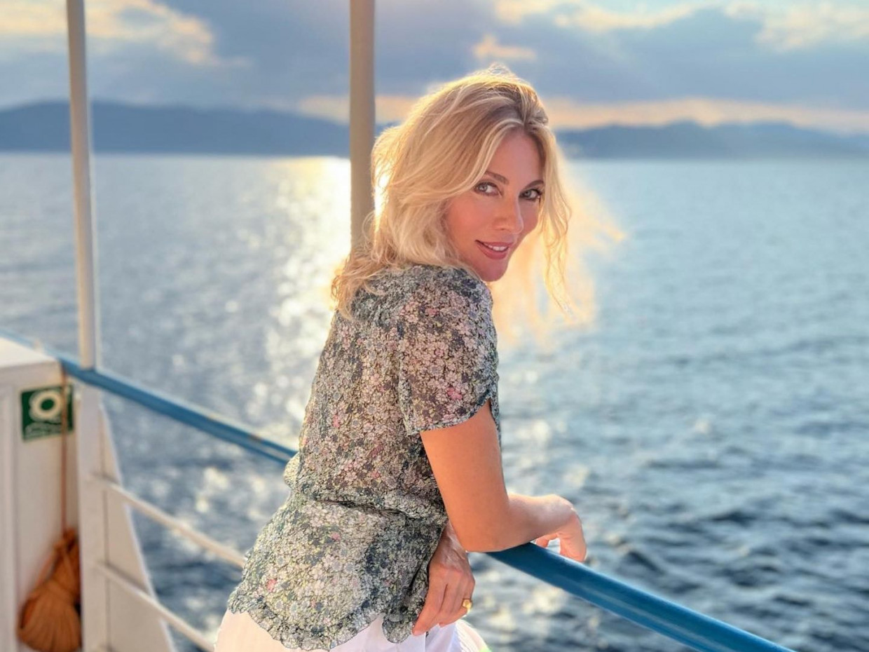 H Σμαράγδα Καρύδη έγινε 55 και αποδεικνύει ότι κάθε ηλικία είναι ωραία όταν νιώθεις καλά με αυτή