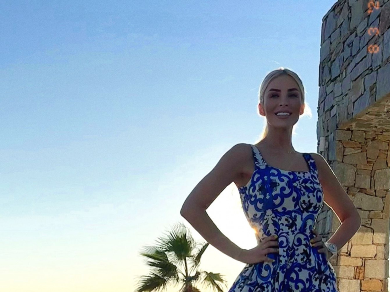 Η Καινούργιου και άλλοι 7 celebrities έστειλαν τις πιο θερμές ευχές τους για τον Δεκαπενταύγουστο