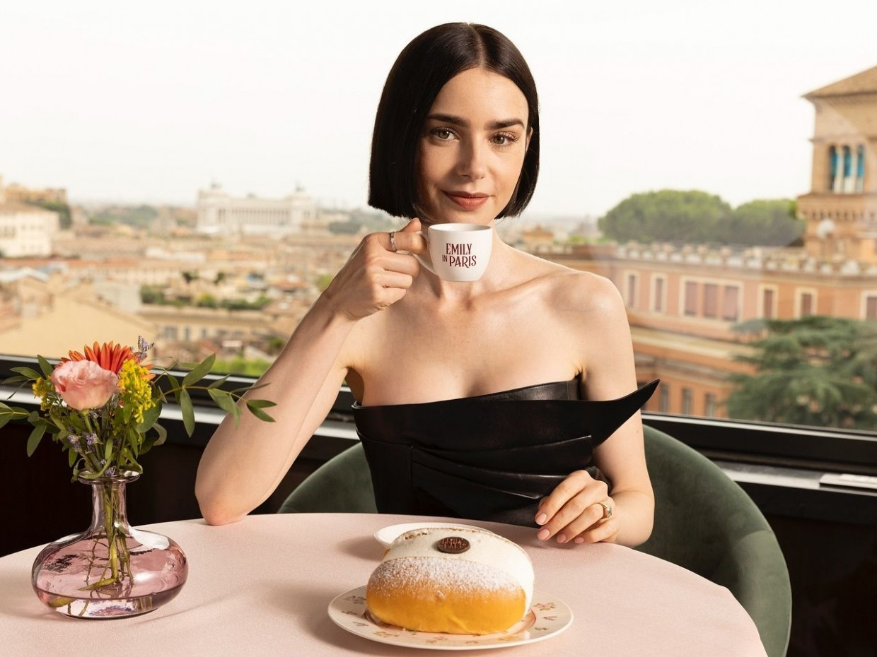 Το Emily in Paris επιστρέφει για 5η σεζόν και μόλις μάθαμε αν θα συνεχιστεί μόνο στη Ρώμη