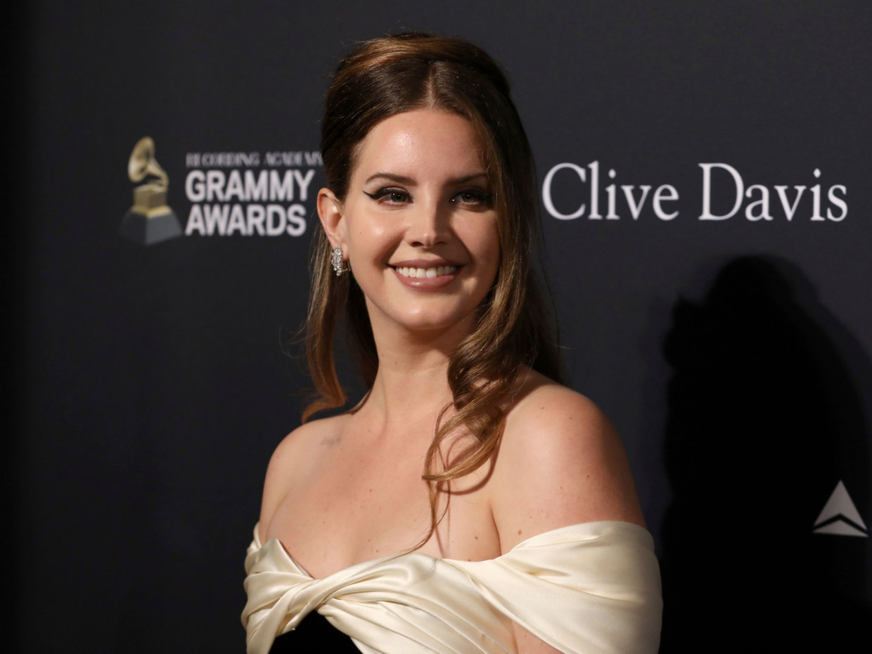 Η Lana Del Rey παντρεύτηκε σε βάλτους και οι αλιγάτορες στον γάμο της «έκλεψαν την παράσταση»