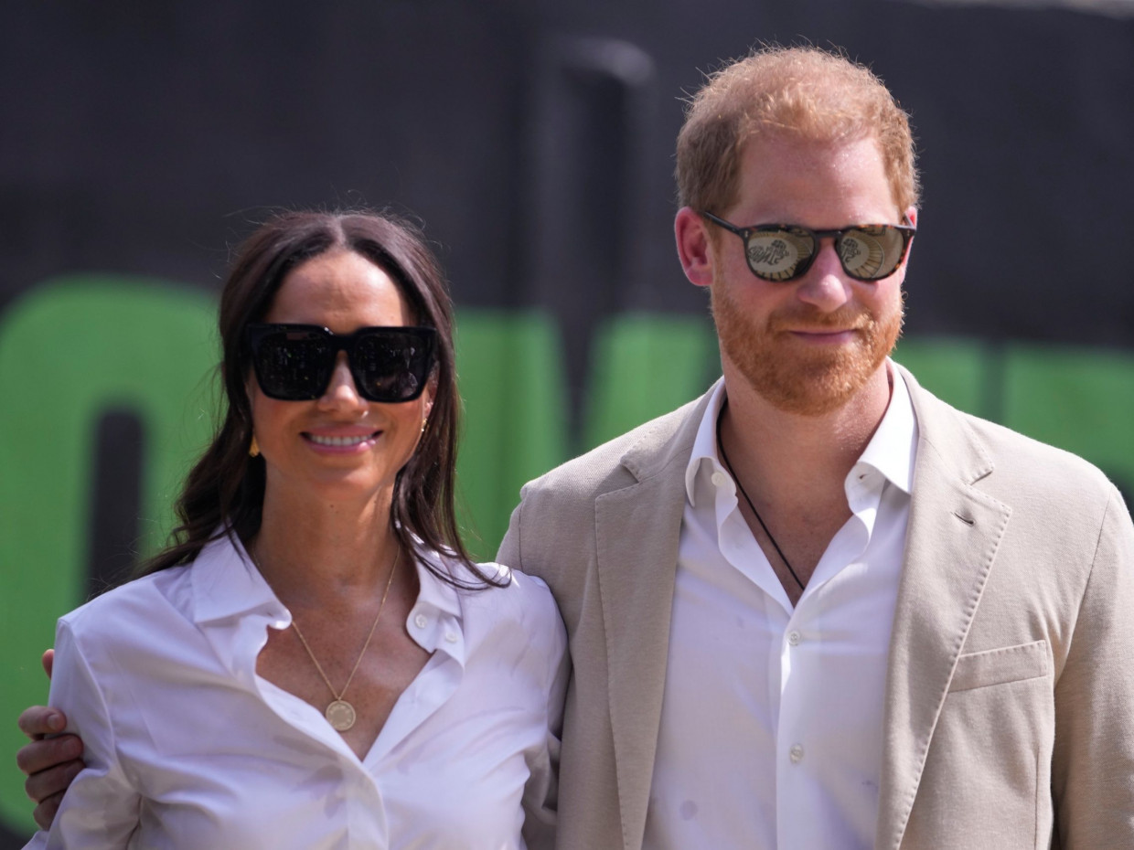 Μετά το «άκυρο» που έριξε το Netflix στη Meghan, ο Harry παρακαλάει και πάλι το Παλάτι για συγχώρεση