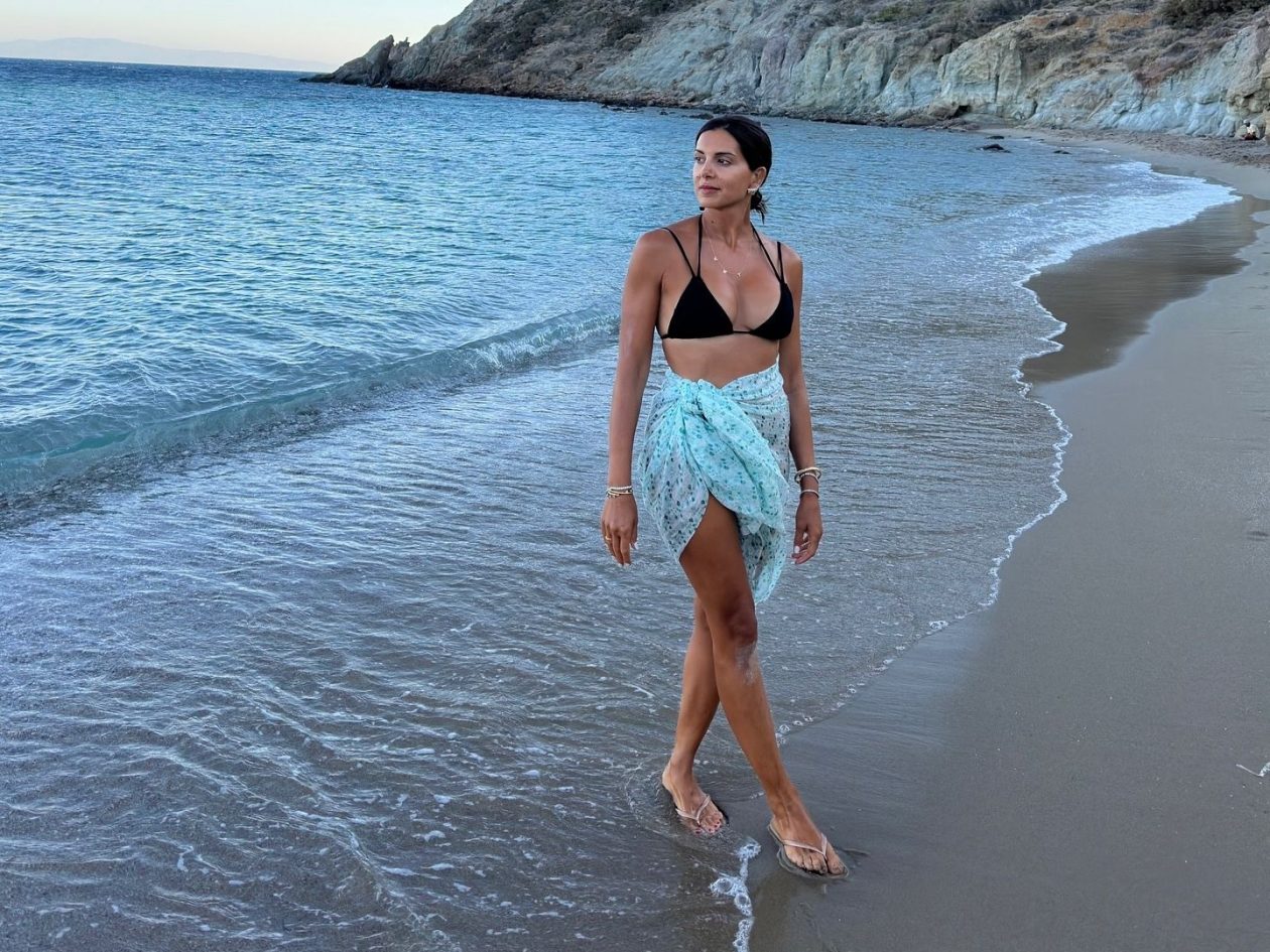 stamatina tsimtsili naked Σταματίνα Τσιμτσιλή: 3 φορές που έκανε τα πιο απλά και stylish σύνολα στην  παραλία - Queen.gr