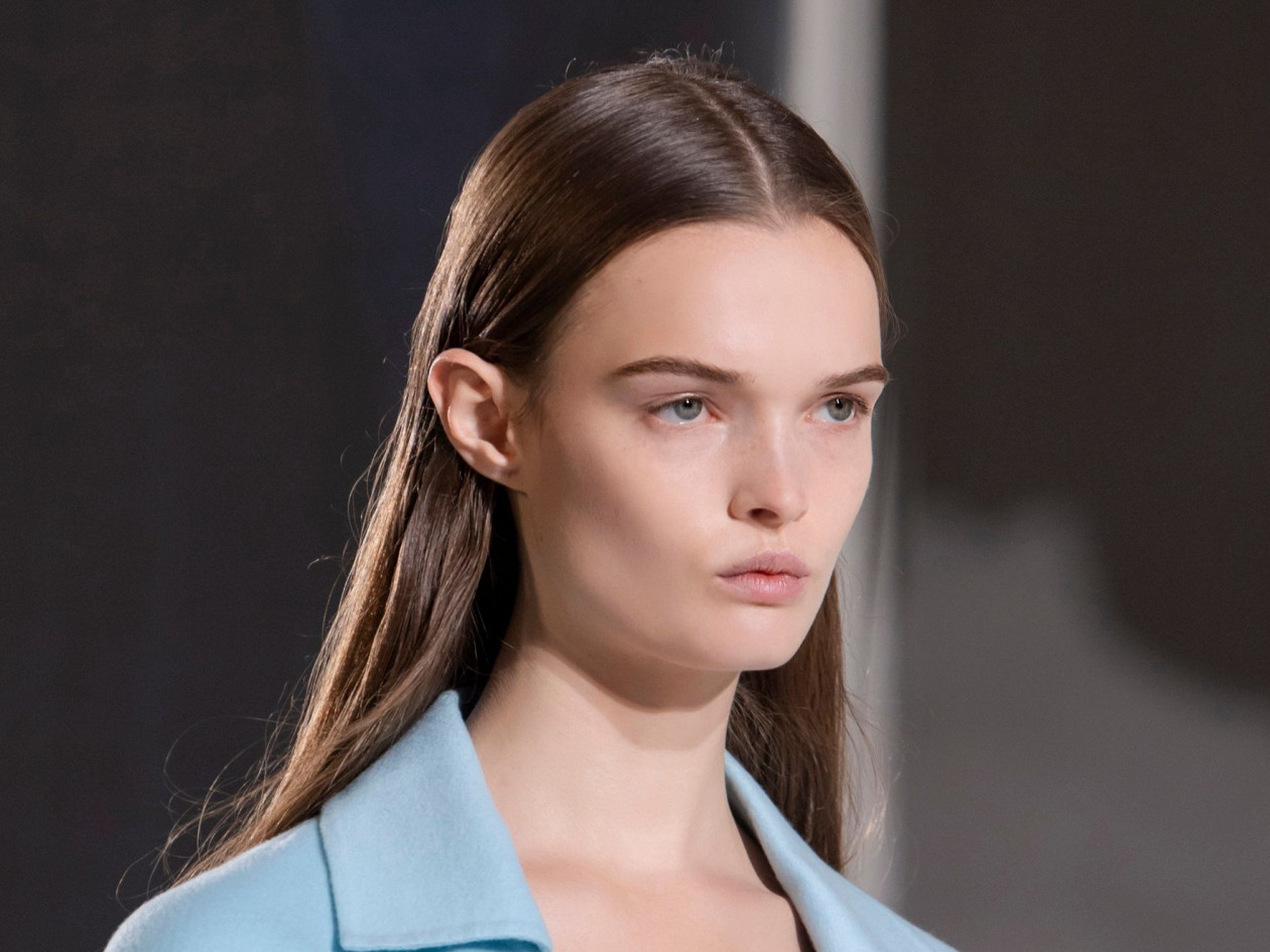 Σπαστά ή σγουρά: Υπάρχει ένα hair tool που ισιώνει κάθε τύπο μαλλιών σε χρόνο μηδέν