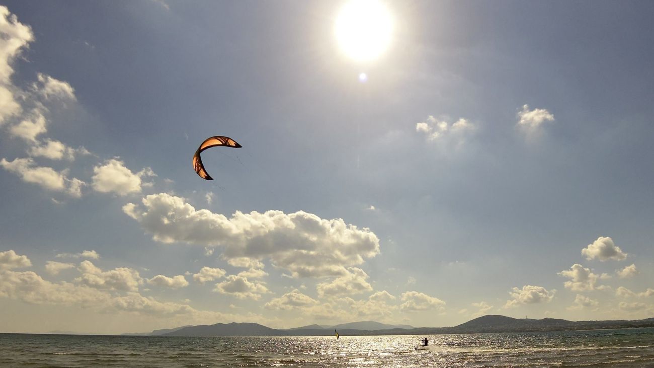 KITESURFING: Η ΜΟΔΑ ΠΟΥ ΓΙΝΕΤΑΙ ΛΑΤΡΕΙΑ