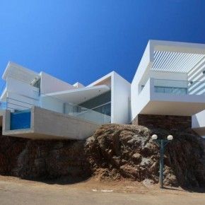 Beach House σαν μοντέρνο πολυβολείο