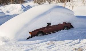 Απίστευτο! Επέζησε για 2 μήνες σε αυτοκίνητο καλυμμένο με χιόνι!