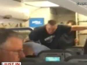 Πανικόβλητος πιλότος εν ώρα πτήσης φωνάζει «Πέφτουμε, προσευχηθείτε» (vid)