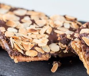 Άκης Πετρετζίκης: Σοκολατένιες φλωρεντίνες με κράκερ