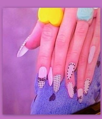 Ποια Ελληνίδα τραγουδίστρια έκανε αυτό το μανικιούρ;