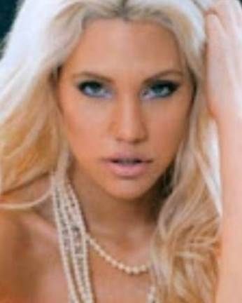 Δείτε τη Σάσα Μπάστα σε βραδινή έξοδο χωρίς ίχνος μακιγιάζ!