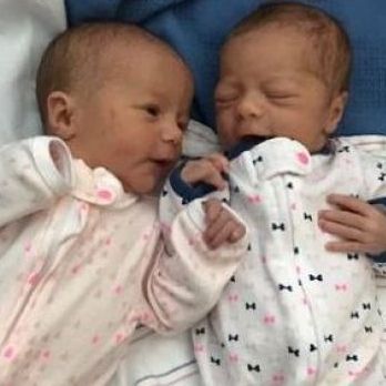 Γνωστός μουσικός έγινε μπαμπάς. Η γυναίκα του γέννησε δίδυμα