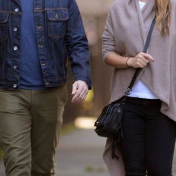 6 μέρες μετά τη γέννηση της κόρης της έκανε την πρώτη δημόσια εμφάνιση