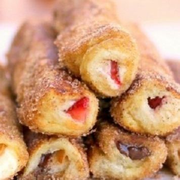 Απίθανα ρολάκια με νουτέλα και φράουλες!