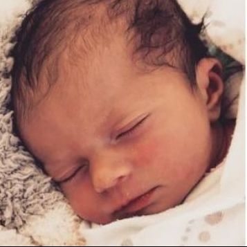 Η κόρη του διάσημου ηθοποιού γιόρτασε τα πρώτα της γενέθλια και το μήνυμά του συγκίνησε πολλούς