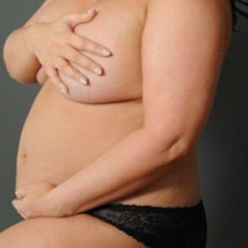 Πόζαρε α λα Demi Moore στην 23η εβδομάδα της εγκυμοσύνης της