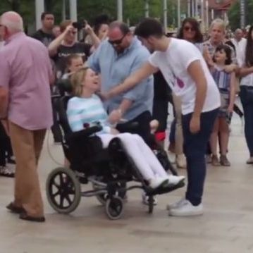 Η αγάπη (ενός συζύγου) σε όλο της το μεγαλείο: Δείτε το συγκινητικό βίντεο