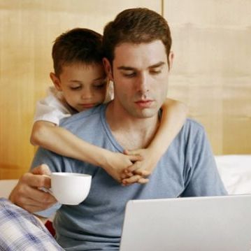 Δέκα πράγματα που καλό θα ήταν να μη λέει ο μπαμπάς σε μια νέα μαμά