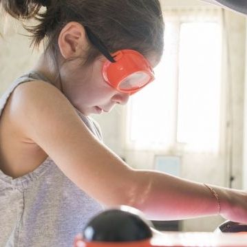 Συμβουλές για να αγαπήσουν οι κόρες σας... την Επιστήμη και τα Μαθηματικά