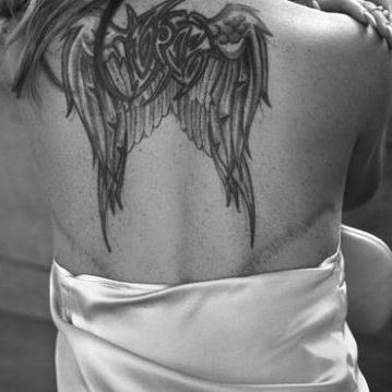 Γνωστή τραγουδίστρια δείχνει τα σημάδια της μαστεκτομής και μιλά για τον καρκίνο