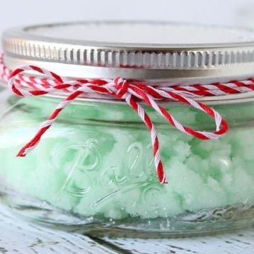 DIY: Χριστουγεννιάτικο οικονομικό δωράκι για τη φίλη, την κουμπάρα ή την αδερφή σας!