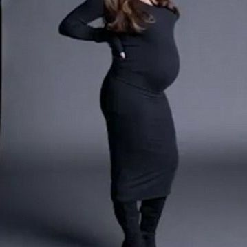 Πασίγνωστη έγκυος ηγείται καμπάνιας για την αυτοεκτίμηση των νέων