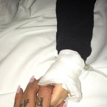 Γιος Ελληνίδας τραγουδίστριας νοσηλεύεται-Το μήνυμά της στο Instagram και η φωτογραφία