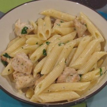 Κοτόπουλο με πένες σε κρέμα λεμονιού