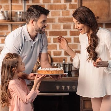 Τι μπορεί να κάνει ένας μπαμπάς για να κάνει ξεχωριστή τη σημερινή μέρα για τη γυναίκα του