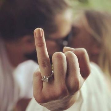 Είναι επίσημο! Επιβεβαίωσαν τις φήμες του γάμου με αυτή τη φωτογραφία